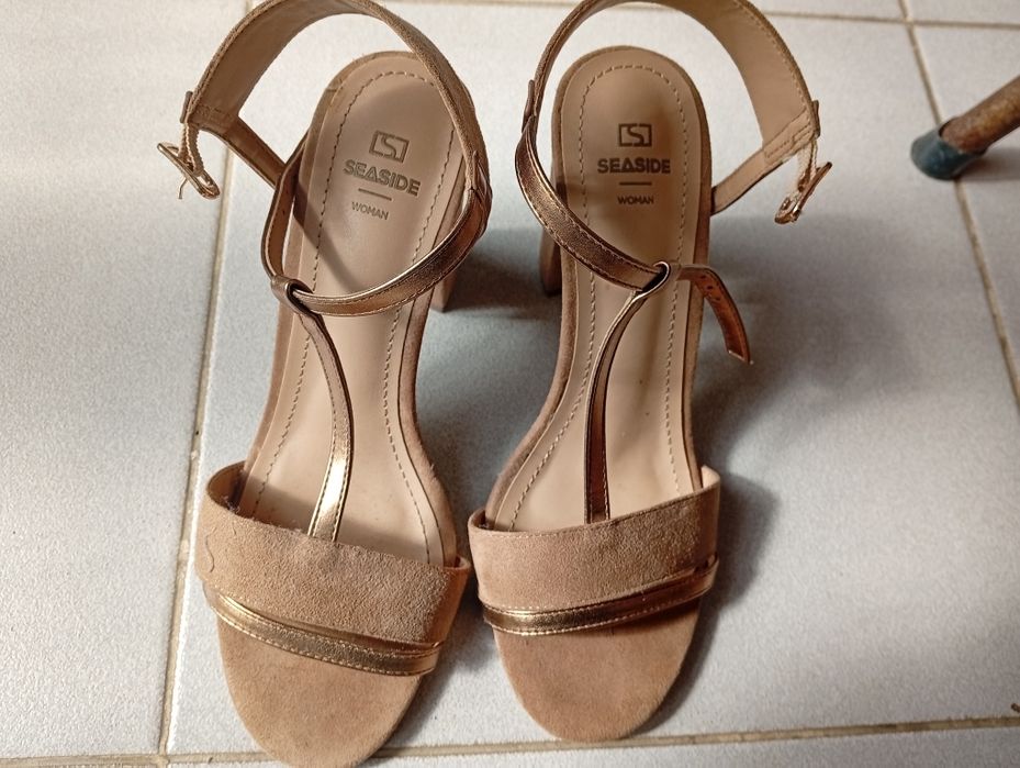 Vendo sandálias novas