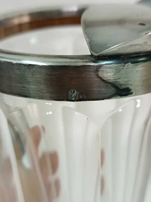 Bonito copo shaker em cristal e prata