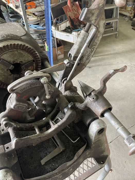 Rosqueadora RIDGID 535 completa a funcionar – Profissional