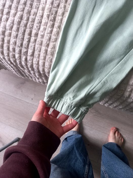 Спортивні штани жіночі