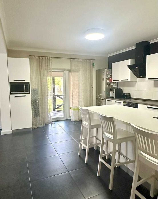 Продаж будинку в Іванковичах — 165 м², 8 соток, гараж