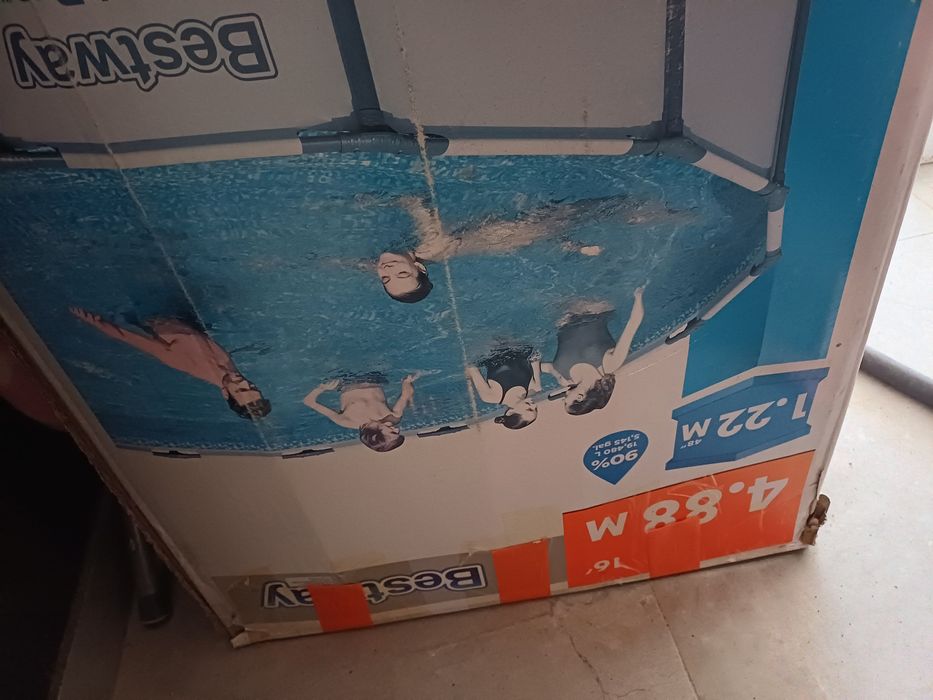 Basen stelażowy z pompą 4.88