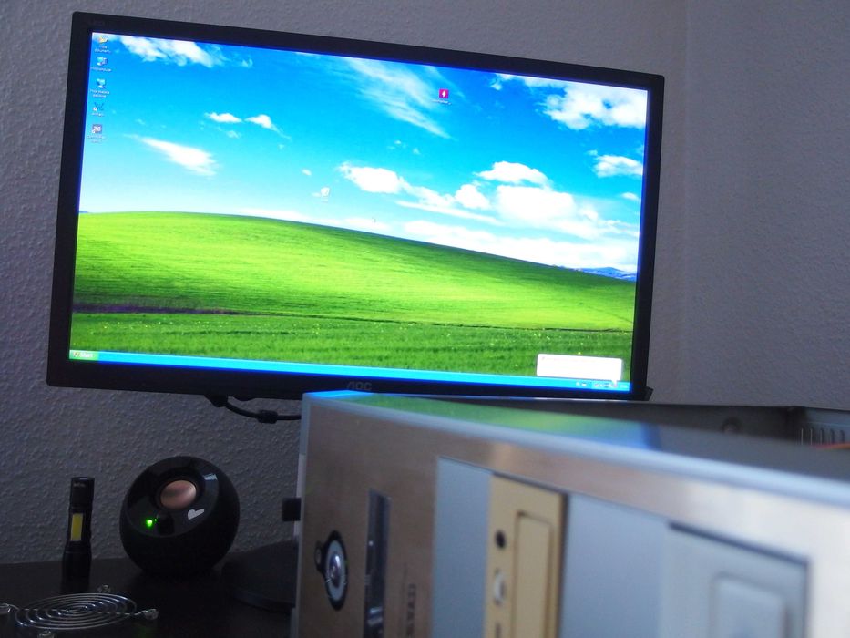 Retro komputer PC Pentium 4 1,5GB RAM Riva TNT2 MSI 865PE