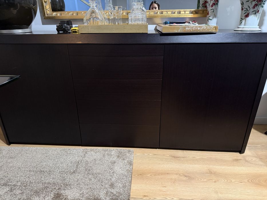 Moveis -aparador e cristaleira em madeira