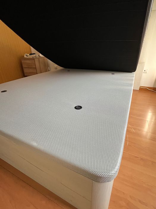 Cama com arrumação + colchão 140 cm – Como novo!