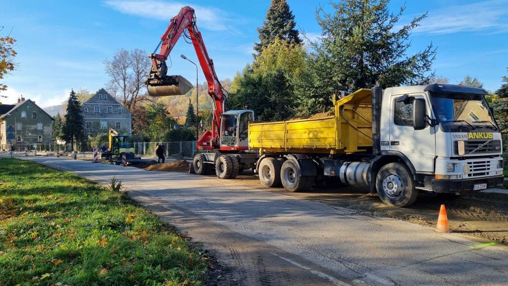 Usługi wywrotką 3oś,4oś ,koparko-ładowarką koparką kołową, zamiatarką