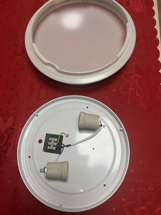 Plafon  do łazienki lub korytarza.