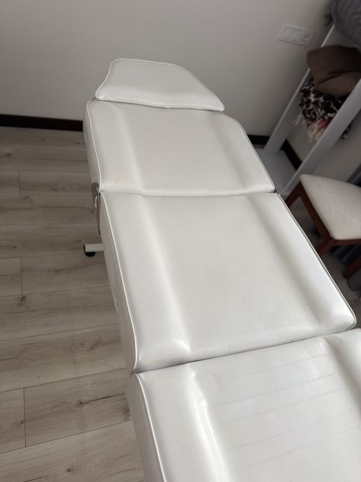 Кушетка косметологічна масажна