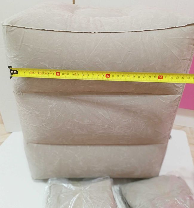 Надувна подушка для ніг для подорожей