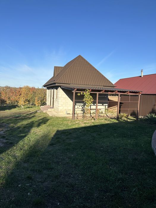 Продаж будинку з виходом до річки