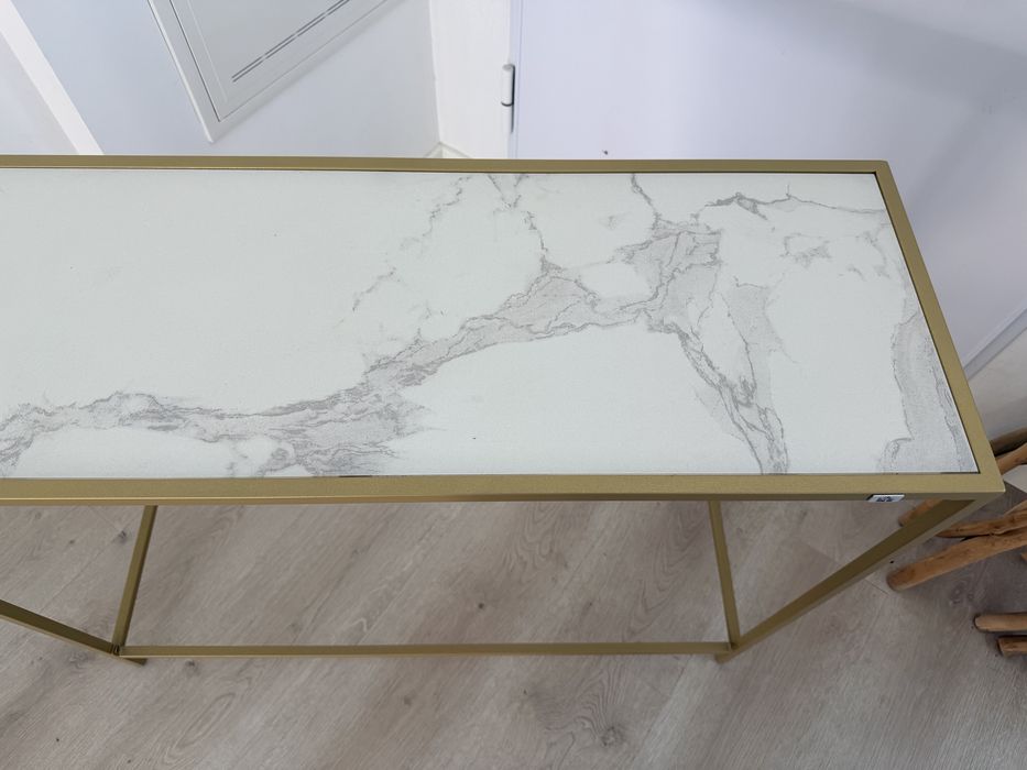 Mesa de apoio em ótimo estado