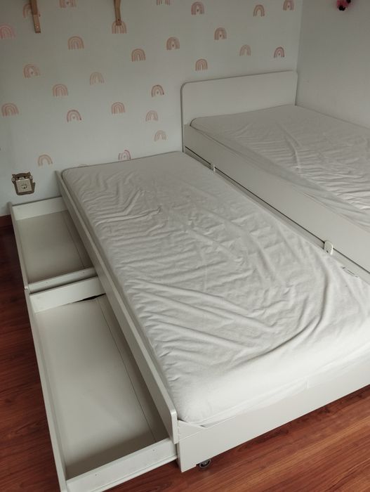 Cama dupla com gaveta e arrumação IKEA