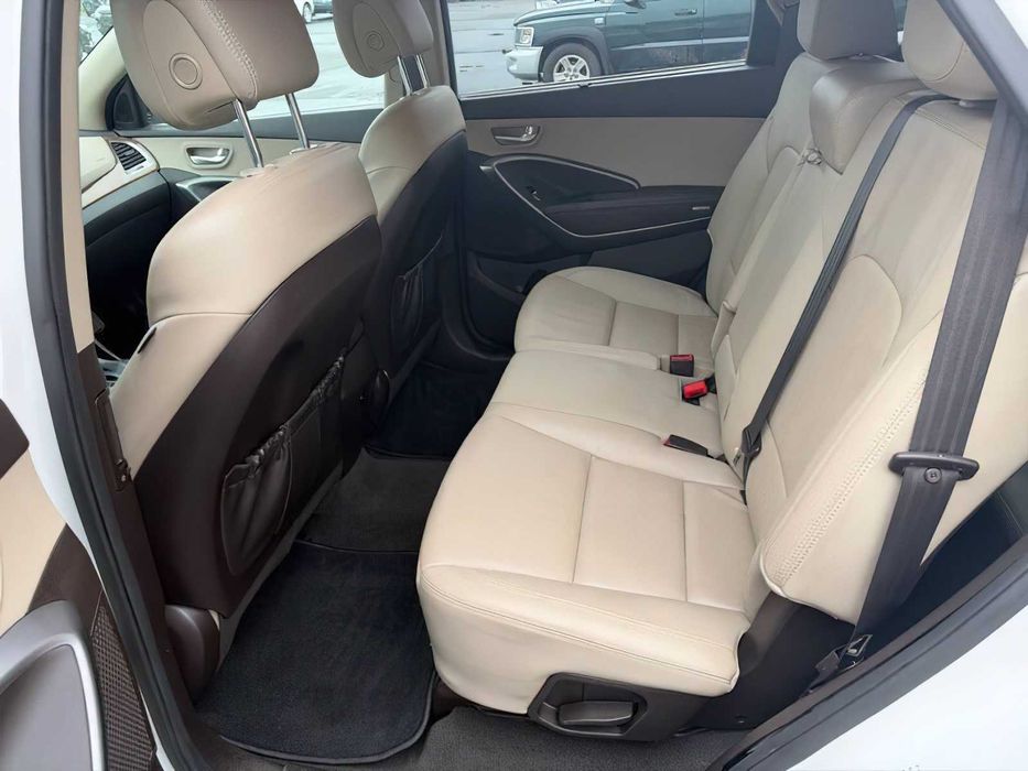 Hyundai Santa Fe SE      2016