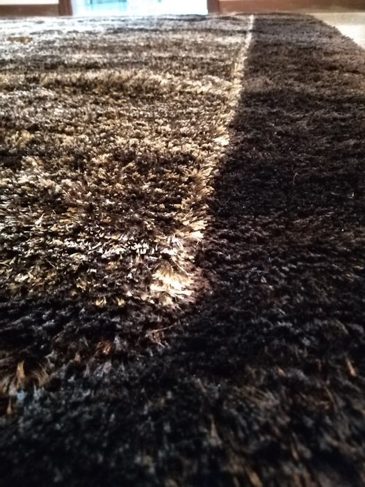 Carpete tons de castanho escuro