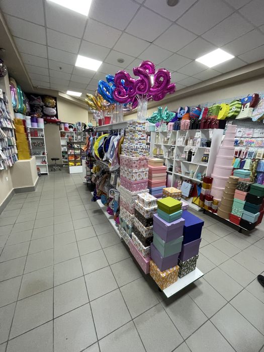 Продам магазин в торговому центрі