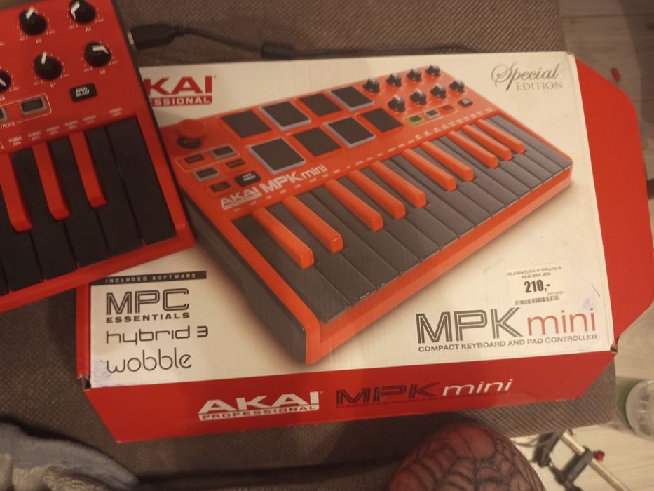 み*⋆様 限定品：akai MPK mini MK2 RED Amazon | Akai Professional USB MIDIキーボードコントローラー
