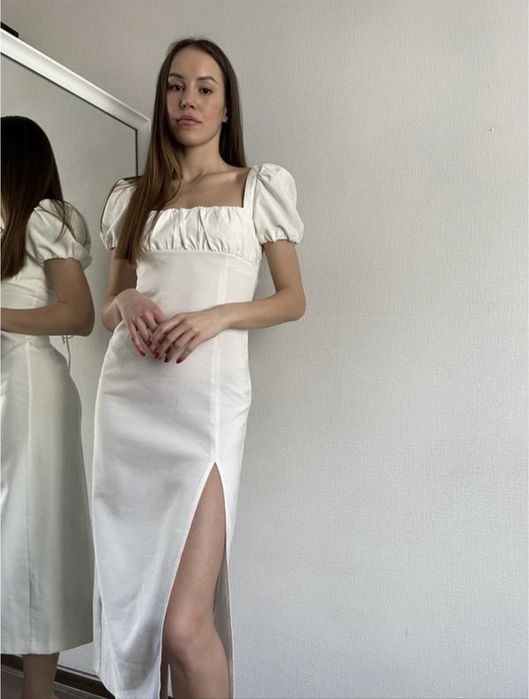 Лляна довга сукня Zara біла з розрізом на ніжці, розмір М