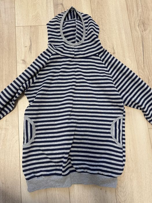 Худі десь на ріст 150-155 см