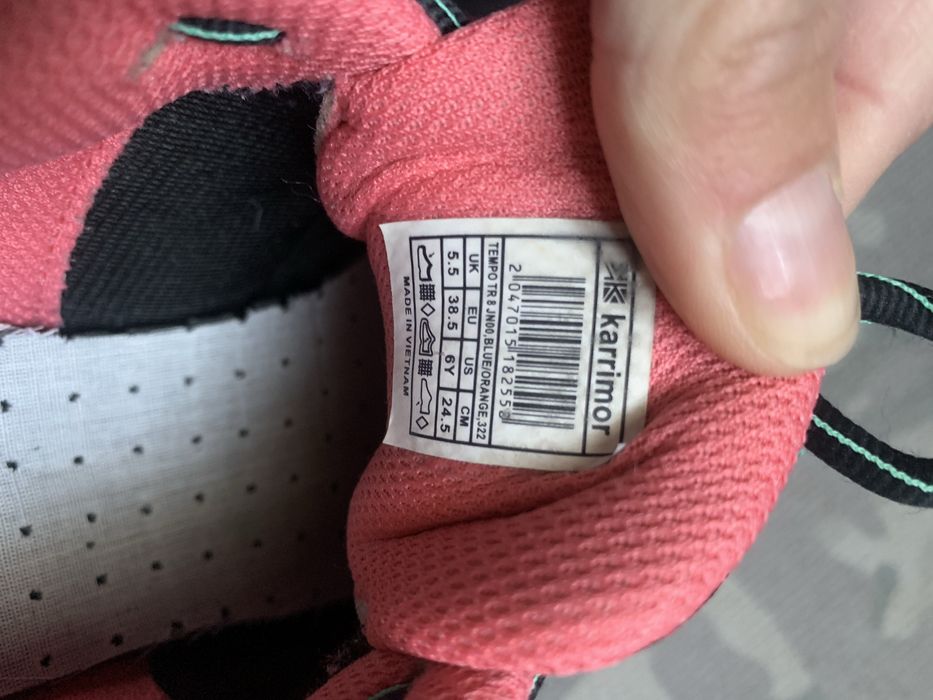 Стан новий.  женские кроссовки Karrimor Tempo 8 Trail Running Shoes в расцветке Black/Pink (черный с розовым и бирюзовыми элементами шнуровки