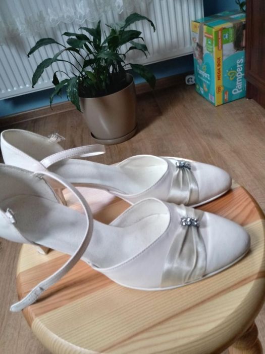 Buty ślubne ecru