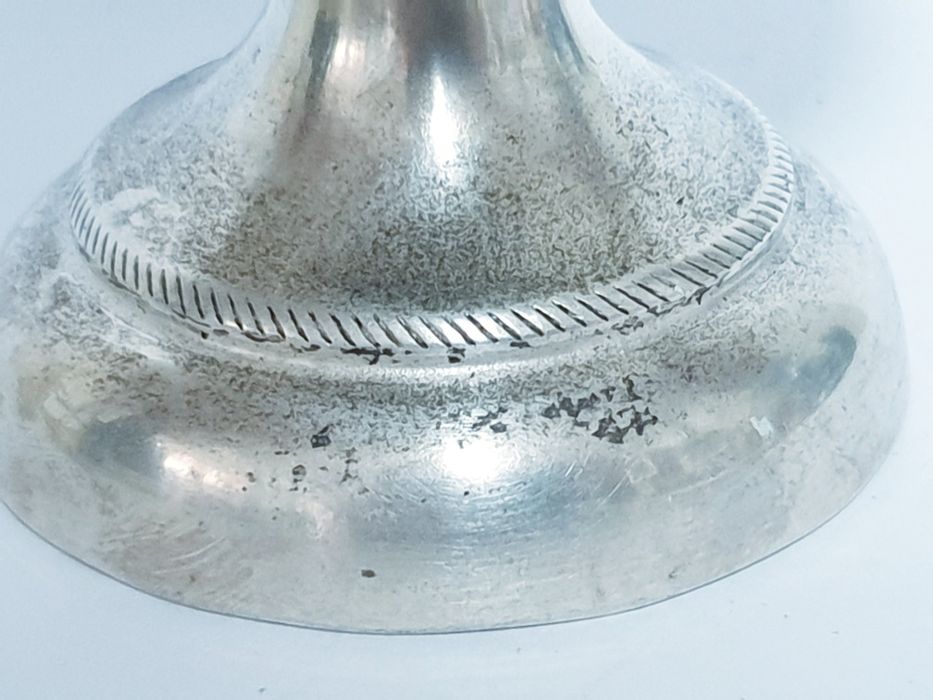 Antiga caixa de pé alto para relógio de bolso em casquinha