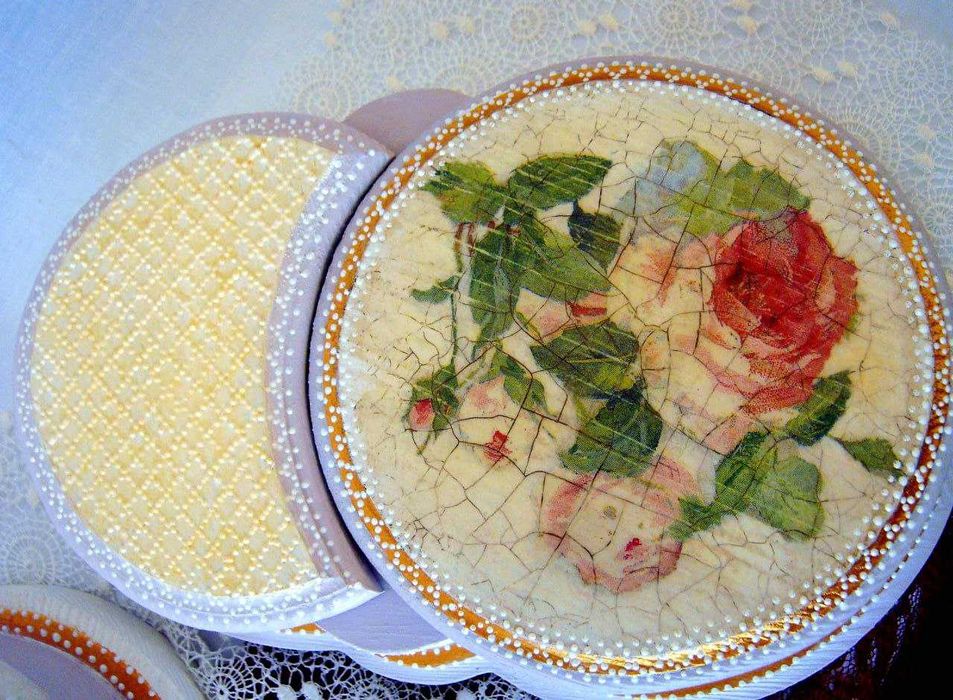 Невеличка скринька для прикрас