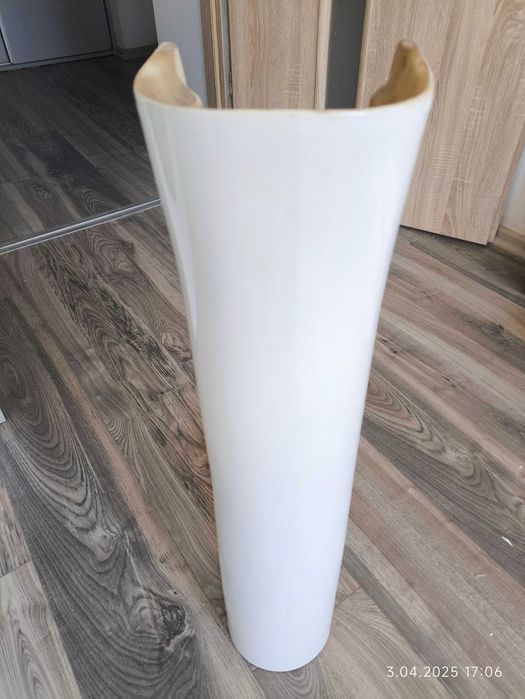 Umywalka ceramiczna z postumentem