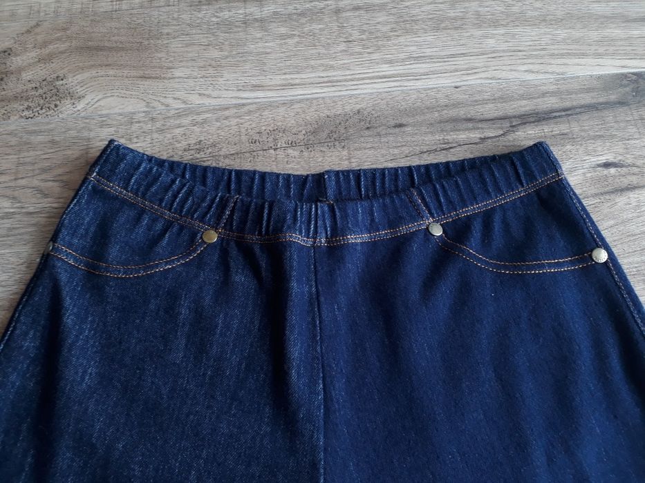 Materiałowe spodnie 3/4 rybaczki legginsy szorty rozmiar S/M Marilyn