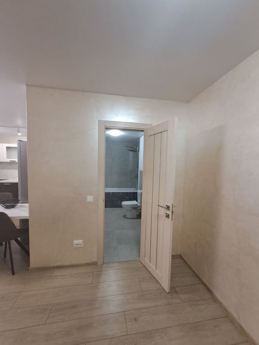 Продаж 2 кімнатної квартири + кухня-студія по вул. Київська.