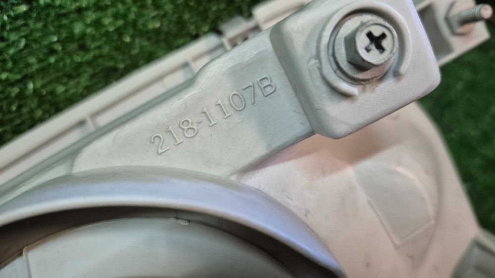 Otica Farol Esquerdo Suzuki Vitara 1988 a 1998 Ref. 218-1107L-LD-E NOVO DEPO