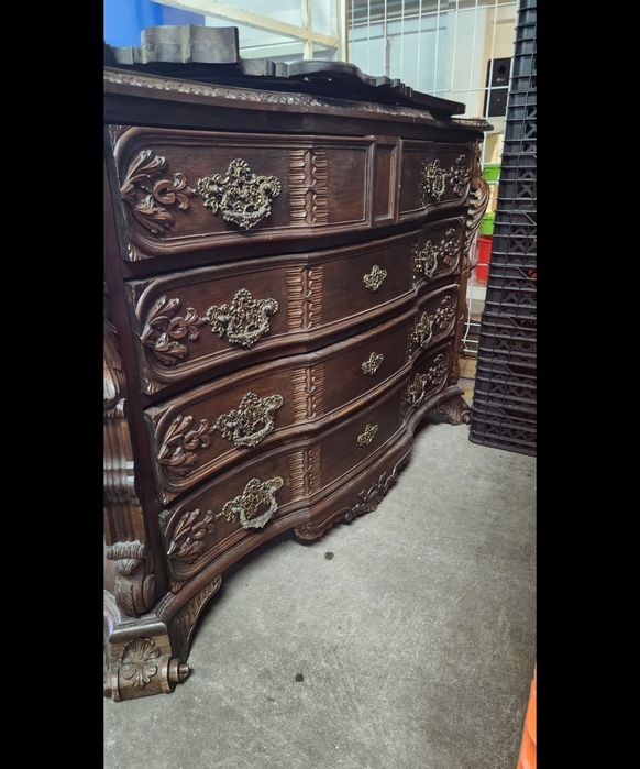 Comoda com Espelho Antiguidade em bom estado de conservação, pode ver