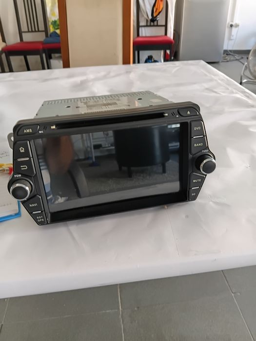 Auto -Radio Multimédia  com navegação GPS integrada formato 2 DIN ( usado bom estado)