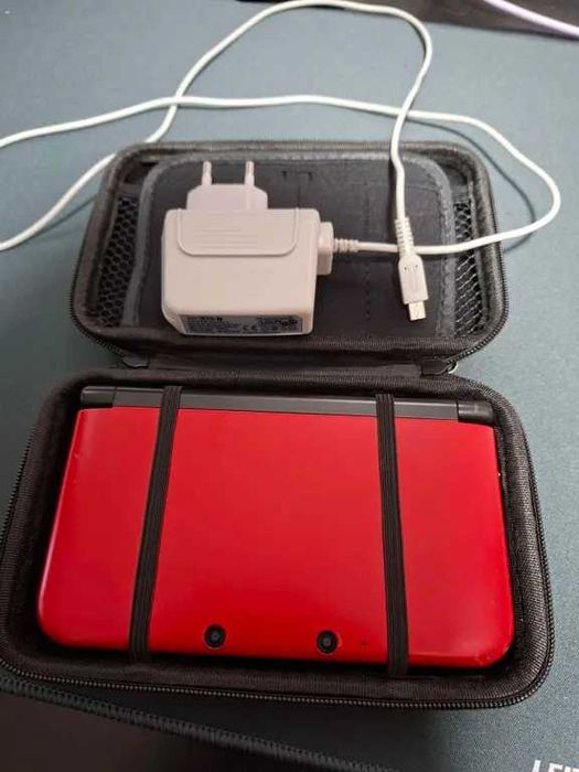 Nintendo 3DS XL Desbloqueada 128GB (Acessórios e carregador incluido)