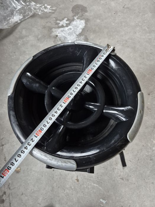 Автомобільний сабвуфер