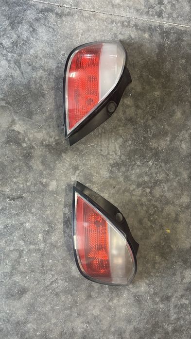 farolins traseiros para opel astra H 2005 (direito ja foi vendido)