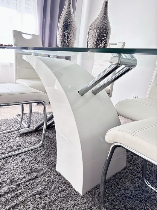 Conjunto Sala de Jantar – Mesa de Vidro + 6 Cadeiras em Pele