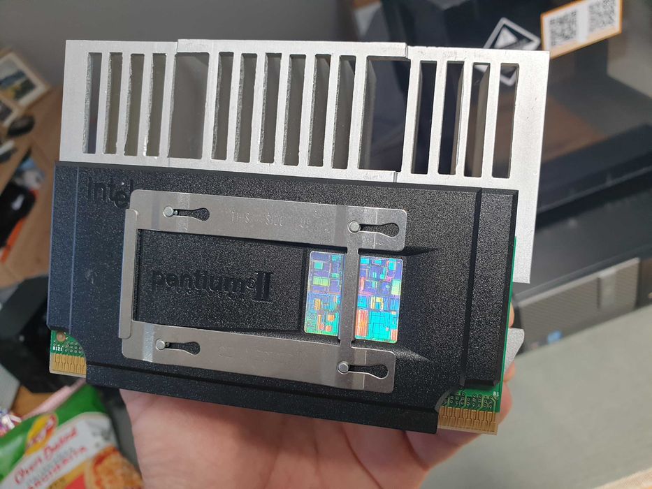 INTEL PENTIUM II SL357 400MHz 400/512/100/2.0V SLOT1 L2 512KB