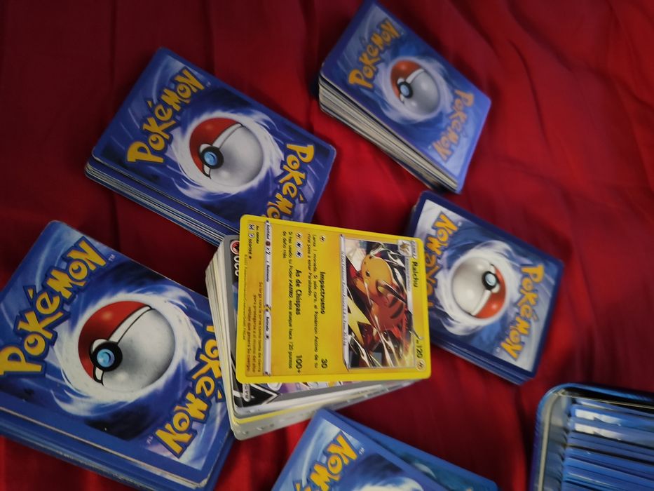 Vendo coleção Pokémon urgente. Vai a melhor oferta!