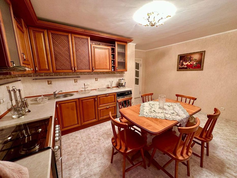 Здам 3 кім. Кв. Центр- Пушкіна 3 пов. 100м2