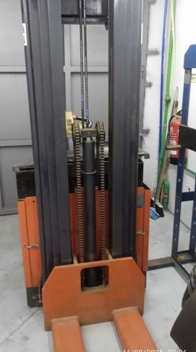 Stacker LIFTER semi novo
