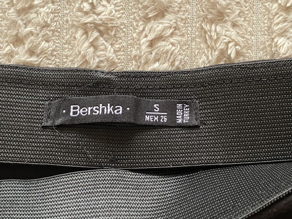 Черная мини-юбка Bershka