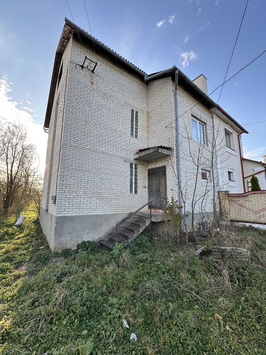 Продаж 2х поверхового будинку котеджного типу поблизу м.Дрогобич