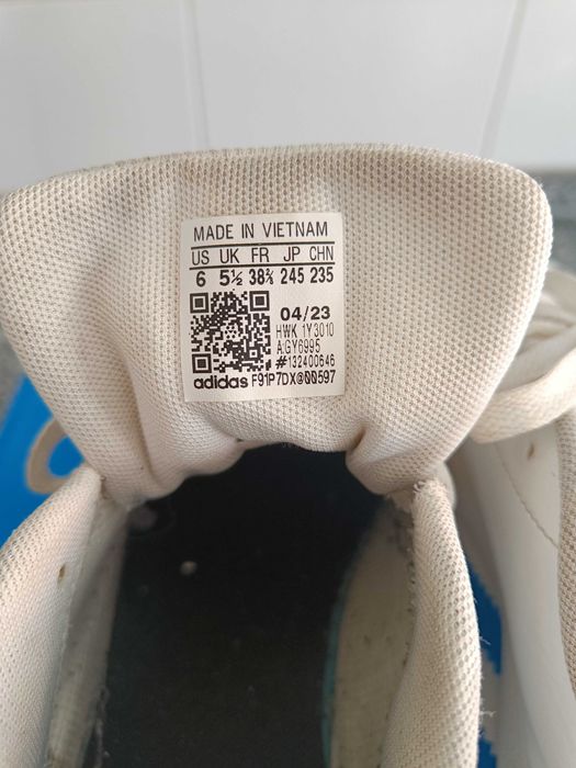 Ténis adidas em bom estado n. 38 2/3 (23,8 cm)