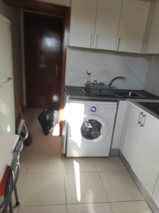 Quarto privado cozinha e casa de banho comum