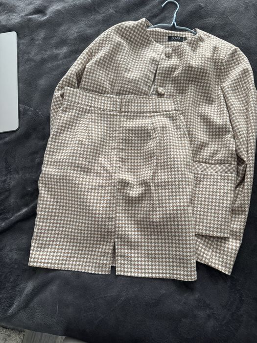 Костюм жіночий в дуже хорошому стані (хс-с)