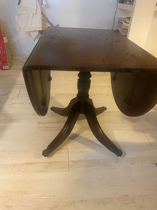 Drewniany rozkładany stół