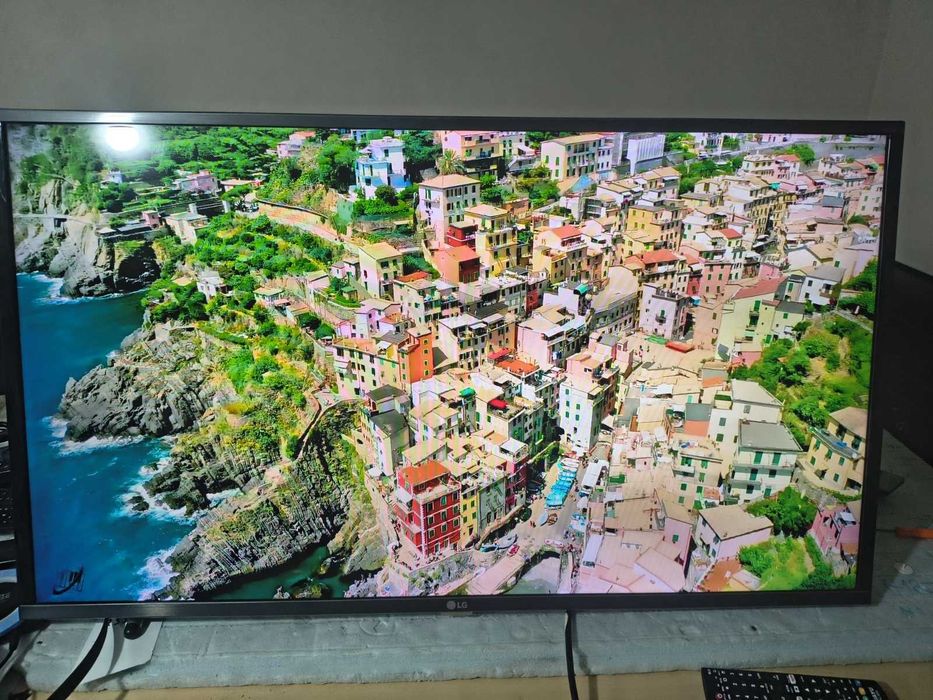 Телевізор LG 40". Smart TV. 

Стан збережений. Працює безвід