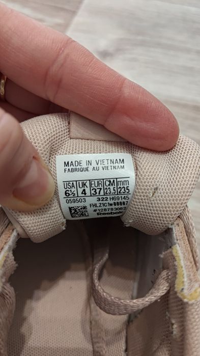 Продам жіночі кросівки Reebok