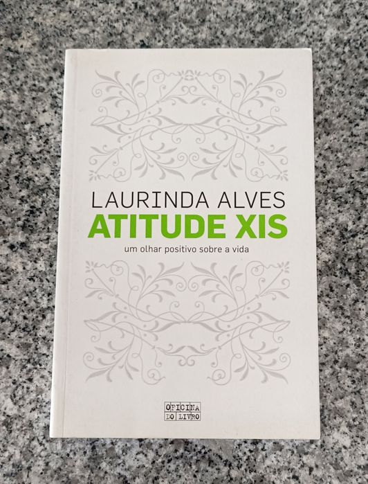 Livro Atitude Xis de Laurinda Alves.