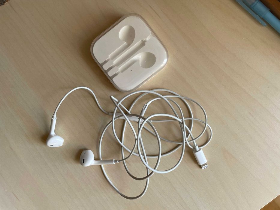 Earpods Lightning do iPhone + plastic case